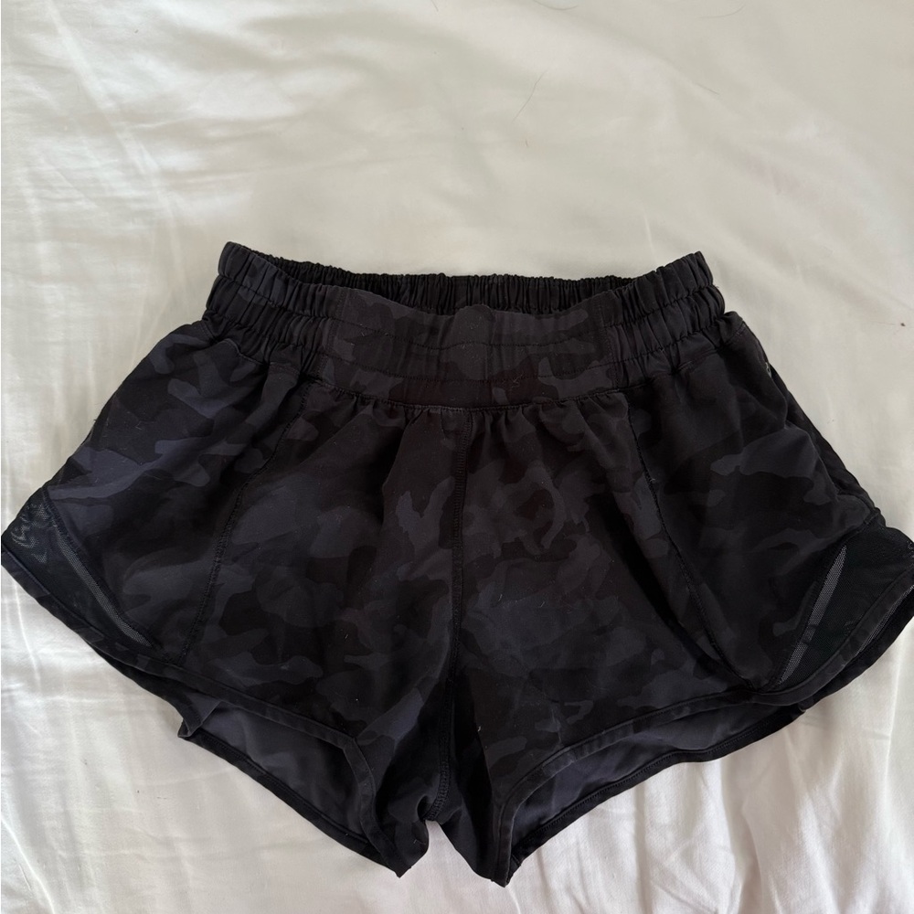 lululemon Women's Hotty Hot Low-Rise Lined Short 2.5